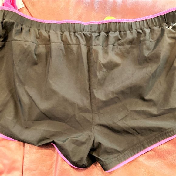 NWT Adidas shorts running women XL Supernova - Picture 3 of 3
